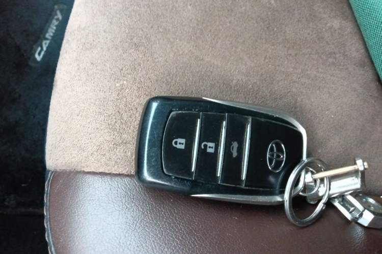Used Toyota Camry 2016 2.5G 10th Anniversary Deluxe Navigation Edition Vehicle Key