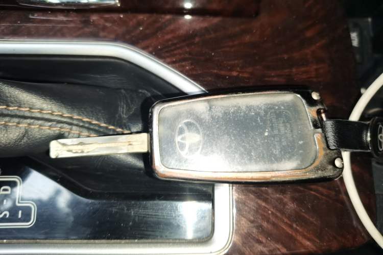 Used Toyota Camry 2016 2.0G 10th Anniversary Leading Edition Vehicle Key