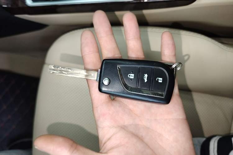 Used Toyota Camry 2016 2.0G 10th Anniversary Leading Edition Vehicle Key
