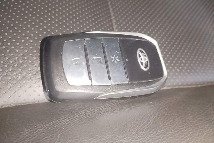 Used Toyota Camry 2016 2.0G 10th Anniversary Leading Edition Vehicle Key