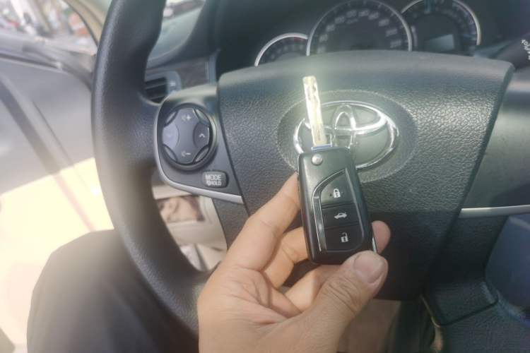 Used Toyota Camry 2016 2.0E 10th Anniversary Elite Edition Vehicle Key