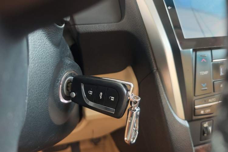 Used Toyota Camry 2016 2.0G 10th Anniversary Leading Edition Vehicle Key