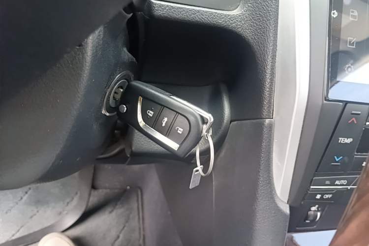Used Toyota Camry 2016 2.0G 10th Anniversary Leading Edition Vehicle Key