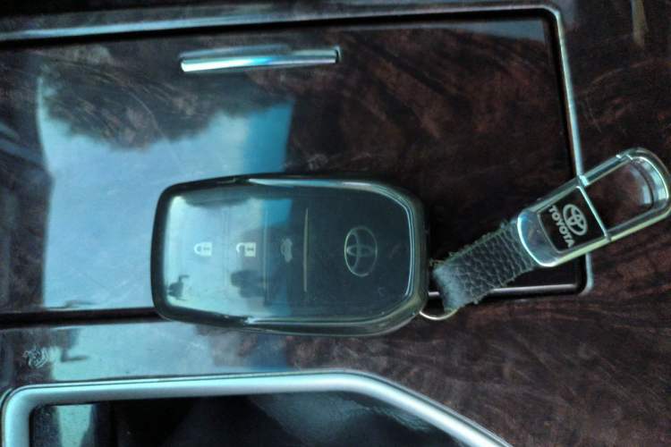 Used Toyota Camry 2016 2.5G 10th Anniversary Deluxe Navigation Edition Vehicle Key