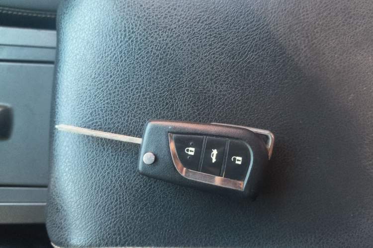 Used Toyota Camry 2016 2.0G 10th Anniversary Leading Edition Vehicle Key