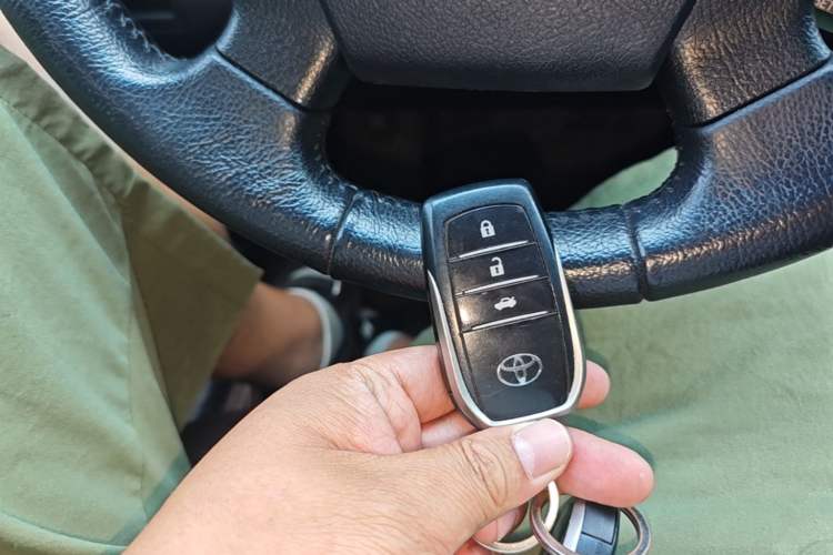 Used Toyota Camry 2016 2.5G 10th Anniversary Deluxe Navigation Edition Vehicle Key