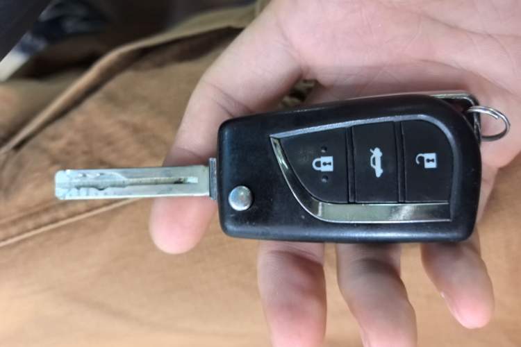 Used Toyota Camry 2016 2.0G 10th Anniversary Leading Edition Vehicle Key