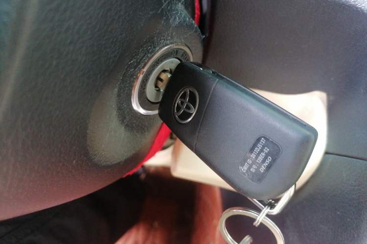 Used Toyota Camry 2016 2.0E 10th Anniversary Elite Edition Vehicle Key