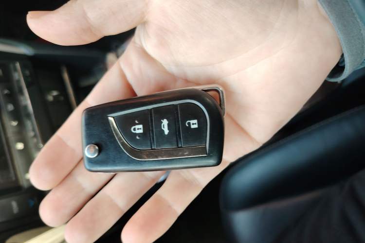 Used Toyota Camry 2016 2.0G 10th Anniversary Leading Edition Vehicle Key