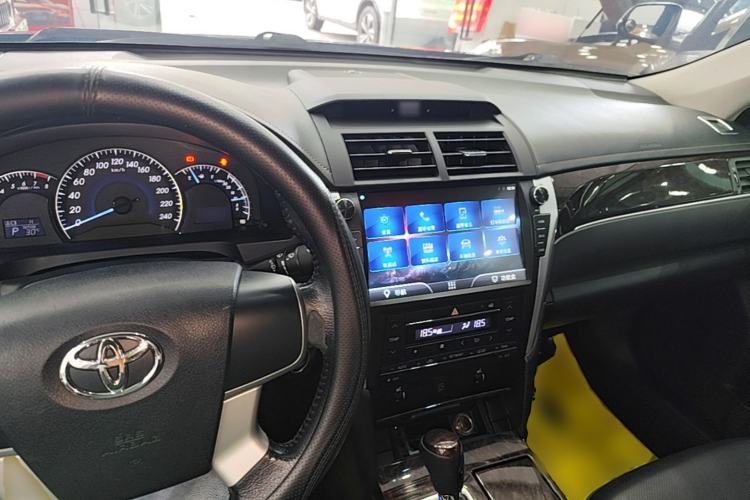 Used Toyota Camry 2016 2.0G 10th Anniversary Leading Edition Center Console