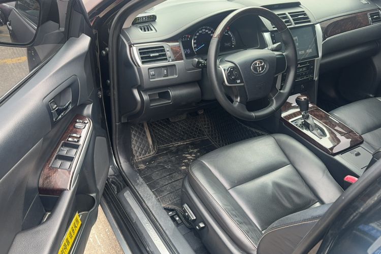 Used Toyota Camry 2016 2.0G 10th Anniversary Leading Edition Interior 2