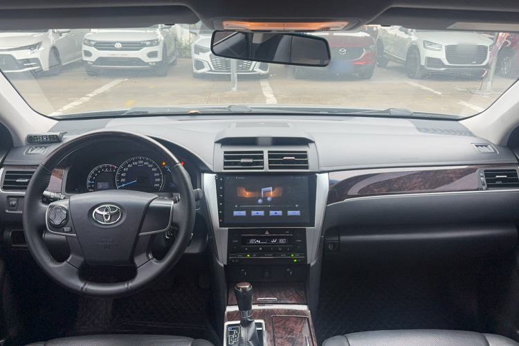 Used Toyota Camry 2016 2.0G 10th Anniversary Leading Edition Interior 3