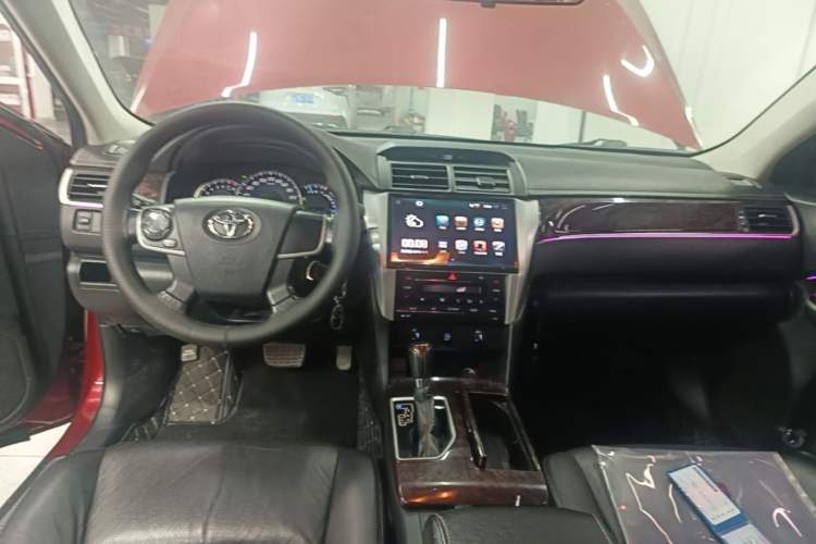 Used Toyota Camry 2016 2.0G 10th Anniversary Leading Edition Center Console