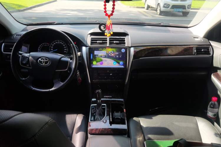 Used Toyota Camry 2016 2.0G 10th Anniversary Leading Edition Center Console