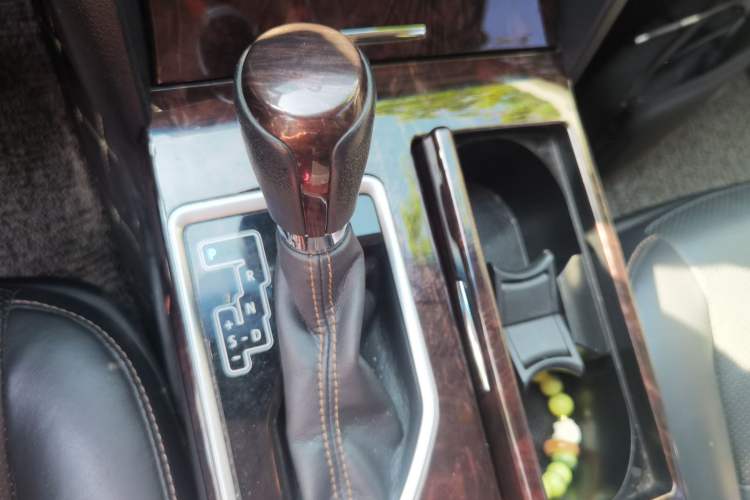 Used Toyota Camry 2016 2.0G 10th Anniversary Leading Edition Gear Lever