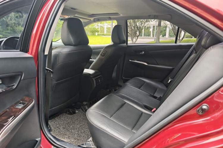 Used Toyota Camry 2016 2.0G 10th Anniversary Leading Edition Interior 3