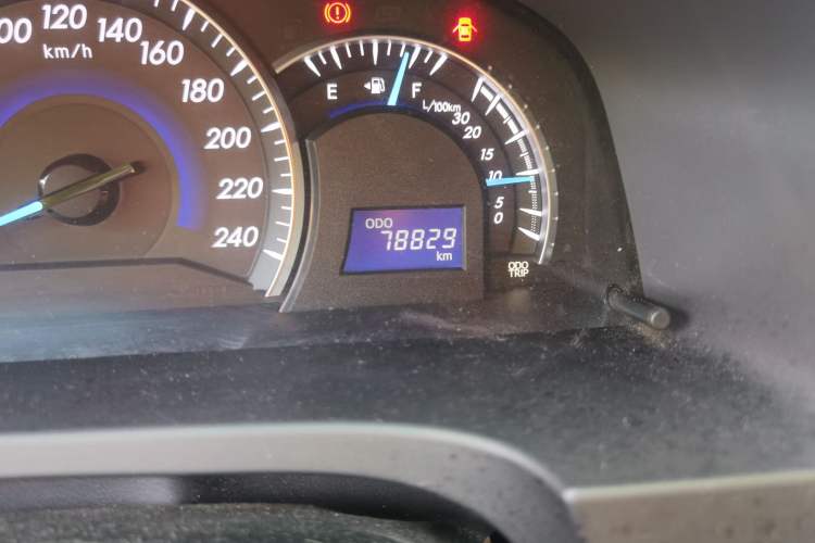 Used Toyota Camry 2016 2.0G 10th Anniversary Leading Edition Odometer Close Up