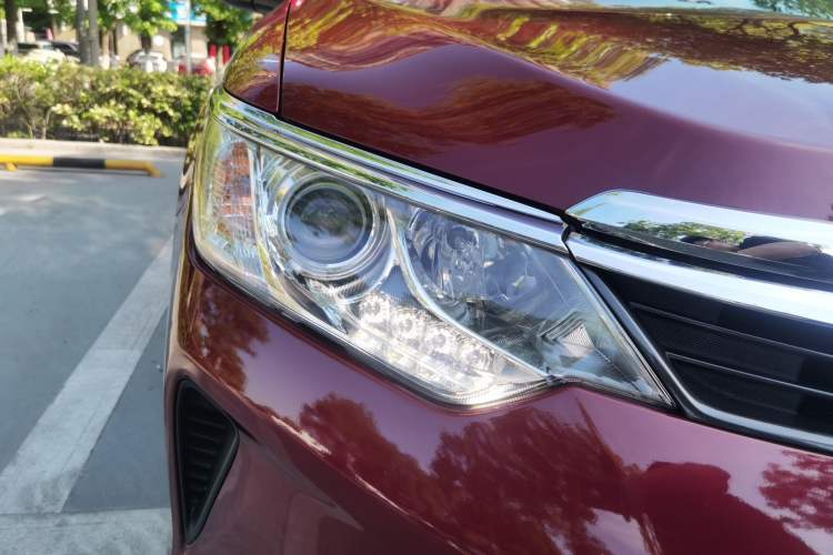 Used Toyota Camry 2016 2.0G 10th Anniversary Leading Edition Right Front Headlight