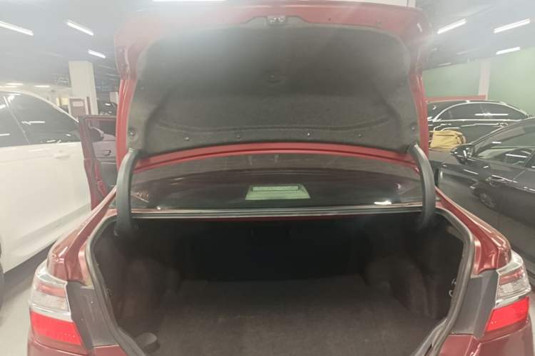 Used Toyota Camry 2016 2.0G 10th Anniversary Leading Edition Trunk