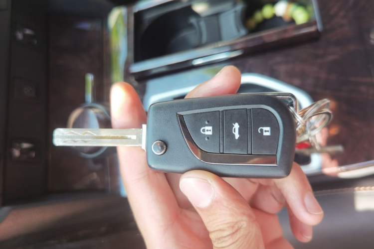 Used Toyota Camry 2016 2.0G 10th Anniversary Leading Edition Vehicle Key