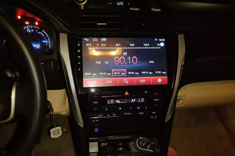 Used Toyota Camry 2016 2.0E 10th Anniversary Elite Edition Audio And AC Panel