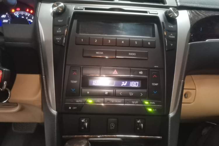Used Toyota Camry 2016 2.0G 10th Anniversary Leading Edition Audio And AC Panel