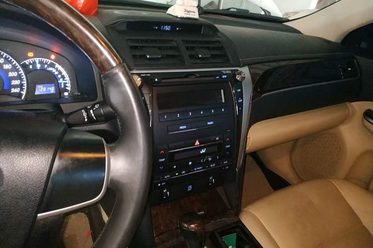 Used Toyota Camry 2016 2.0G 10th Anniversary Leading Edition Audio And AC Panel