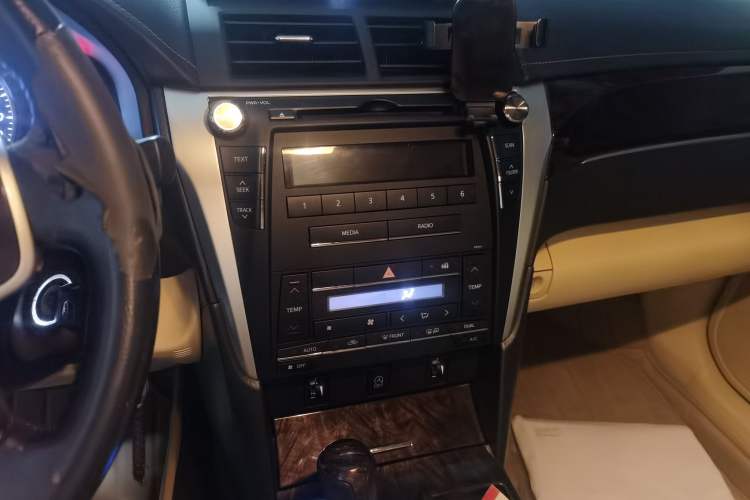 Used Toyota Camry 2016 2.0G 10th Anniversary Leading Edition Audio And AC Panel