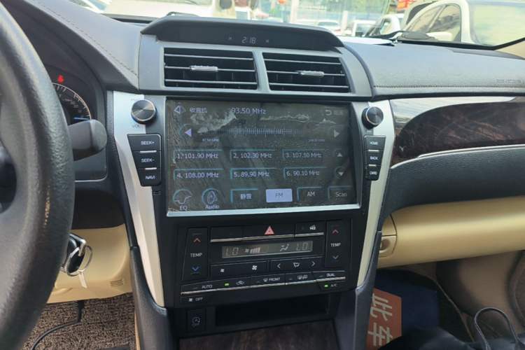 Used Toyota Camry 2016 2.0E 10th Anniversary Elite Edition Audio And AC Panel