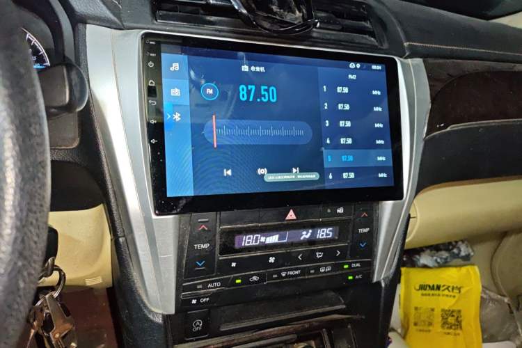 Used Toyota Camry 2016 2.0E 10th Anniversary Elite Edition Audio And AC Panel