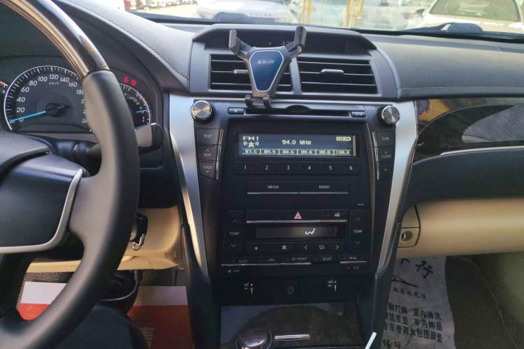 Used Toyota Camry 2016 2.0G 10th Anniversary Leading Edition Audio And AC Panel