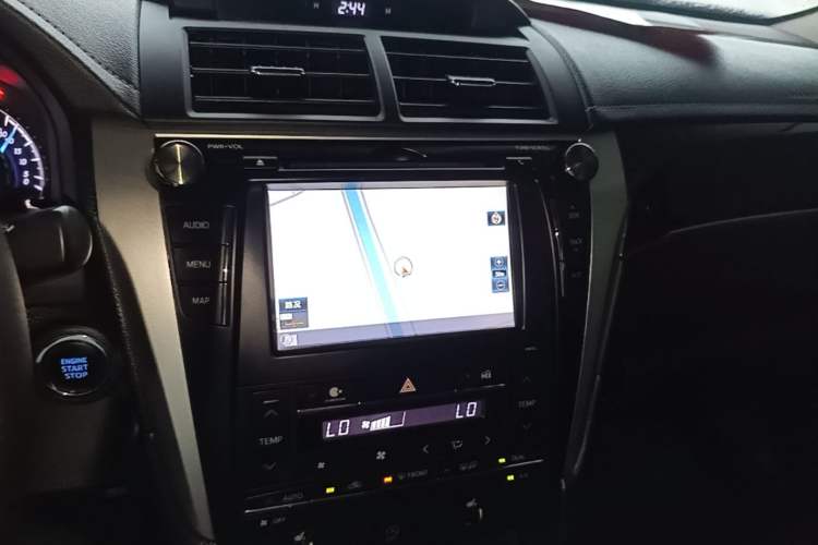 Used Toyota Camry 2016 2.5G 10th Anniversary Deluxe Navigation Edition Audio And AC Panel