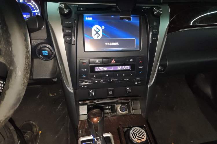 Used Toyota Camry 2016 2.5G 10th Anniversary Deluxe Navigation Edition Audio And AC Panel