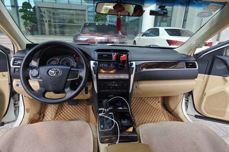 Used Toyota Camry 2016 2.0E 10th Anniversary Elite Edition Center Console