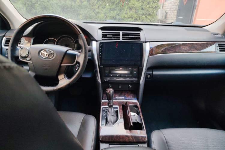 Used Toyota Camry 2016 2.0G 10th Anniversary Leading Edition Center Console