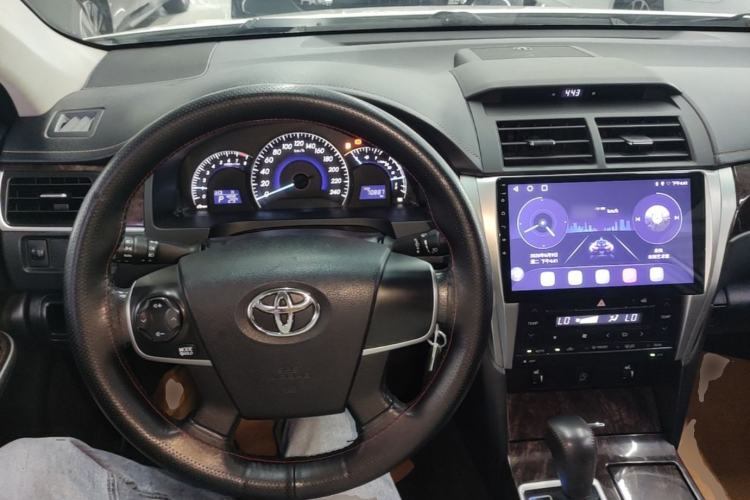 Used Toyota Camry 2016 2.0G 10th Anniversary Leading Edition Center Console