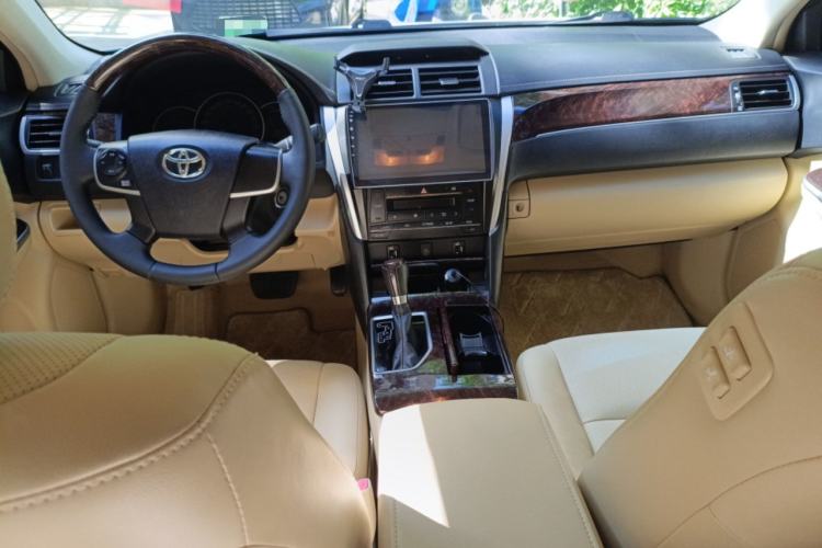 Used Toyota Camry 2016 2.0G 10th Anniversary Leading Edition Center Console
