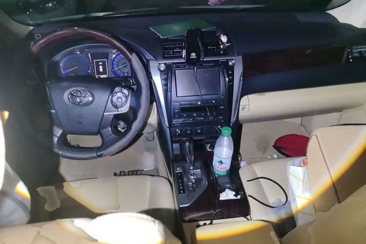 Used Toyota Camry 2016 Dual-Engine 2.5 HG 10th Anniversary Deluxe Navigation Edition Center Console