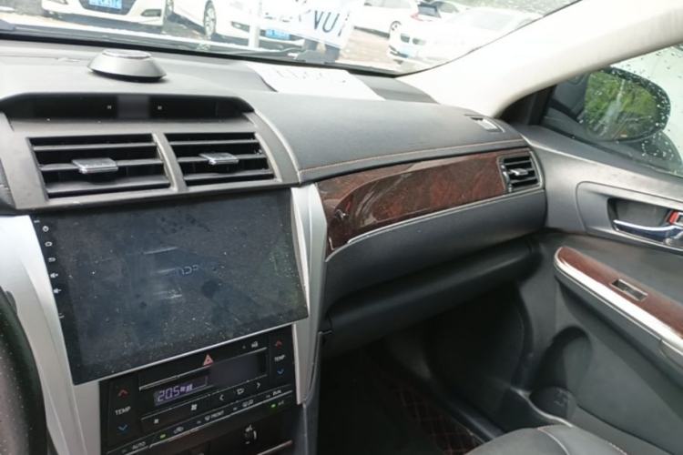 Used Toyota Camry 2016 2.0G 10th Anniversary Leading Edition Center Console