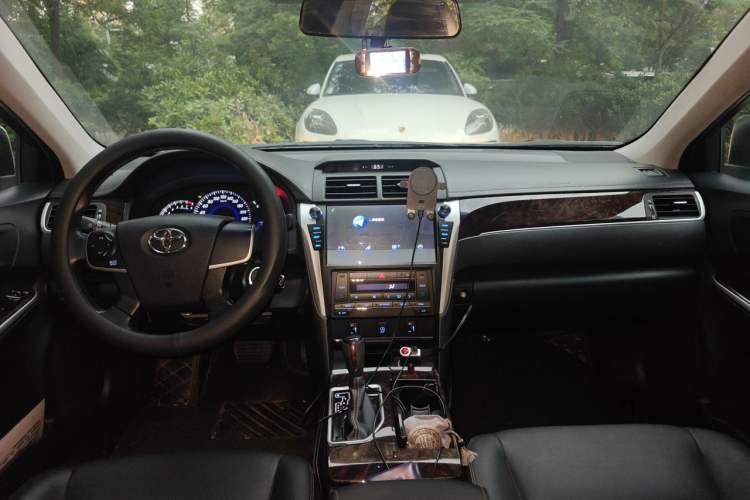 Used Toyota Camry 2016 2.0G 10th Anniversary Leading Edition Center Console