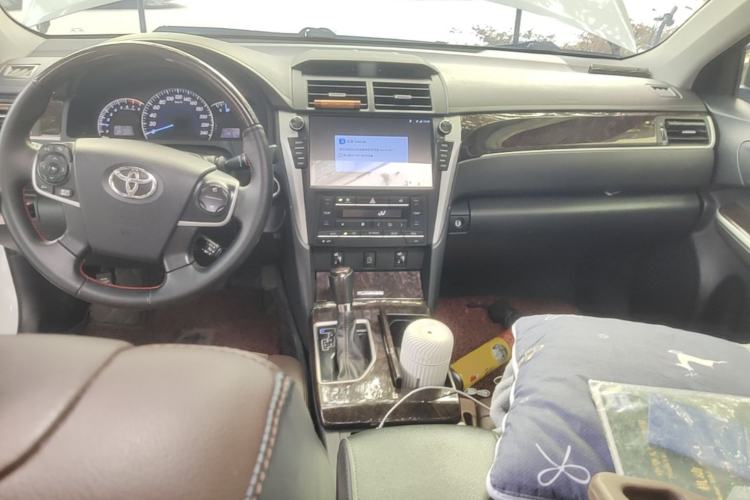 Used Toyota Camry 2016 2.5G 10th Anniversary Deluxe Navigation Edition Center Console