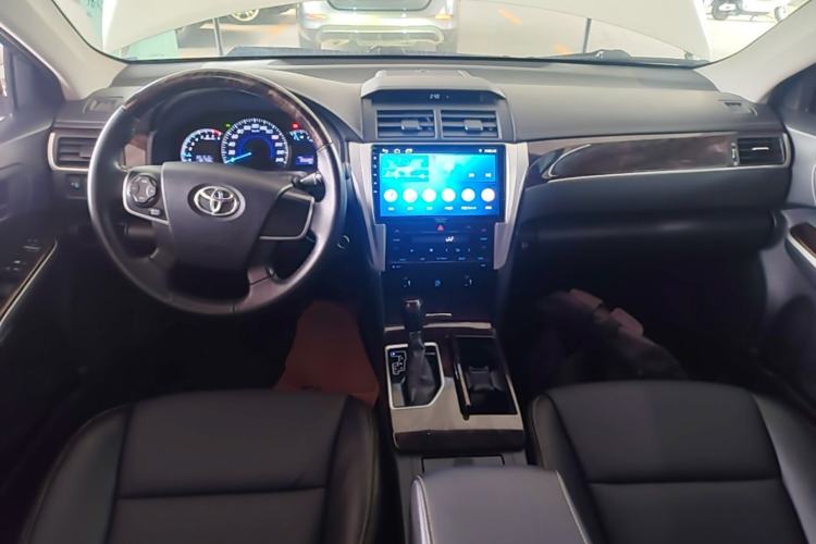Used Toyota Camry 2016 2.0G 10th Anniversary Leading Edition Center Console