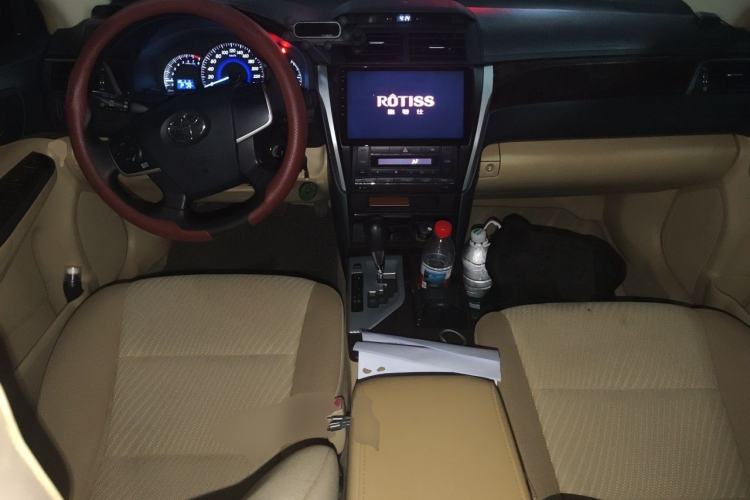 Used Toyota Camry 2016 2.0E 10th Anniversary Elite Edition Center Console