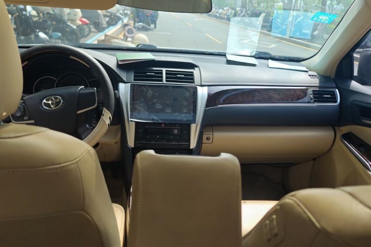 Used Toyota Camry 2016 2.0G 10th Anniversary Leading Edition Center Console