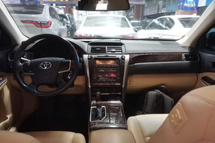 Used Toyota Camry 2016 2.0G 10th Anniversary Leading Edition Center Console