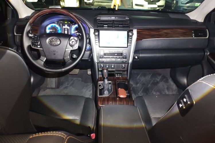 Used Toyota Camry 2016 Dual-Engine 2.5 HG 10th Anniversary Deluxe Navigation Edition Center Console