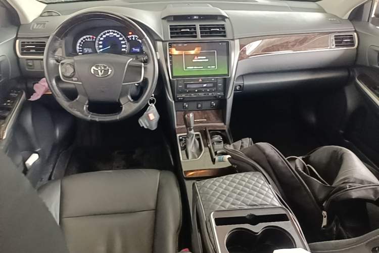Used Toyota Camry 2016 2.0G 10th Anniversary Leading Edition Center Console