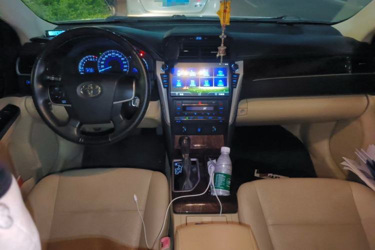 Used Toyota Camry 2016 2.0G 10th Anniversary Leading Edition Center Console
