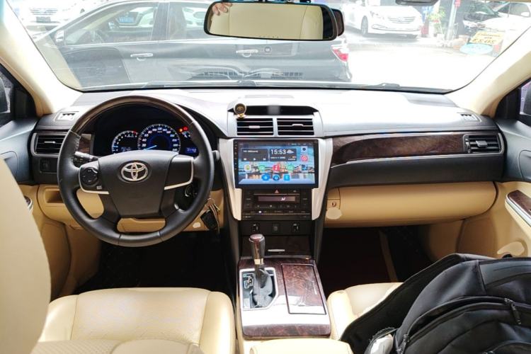 Used Toyota Camry 2016 2.0G 10th Anniversary Leading Edition Center Console