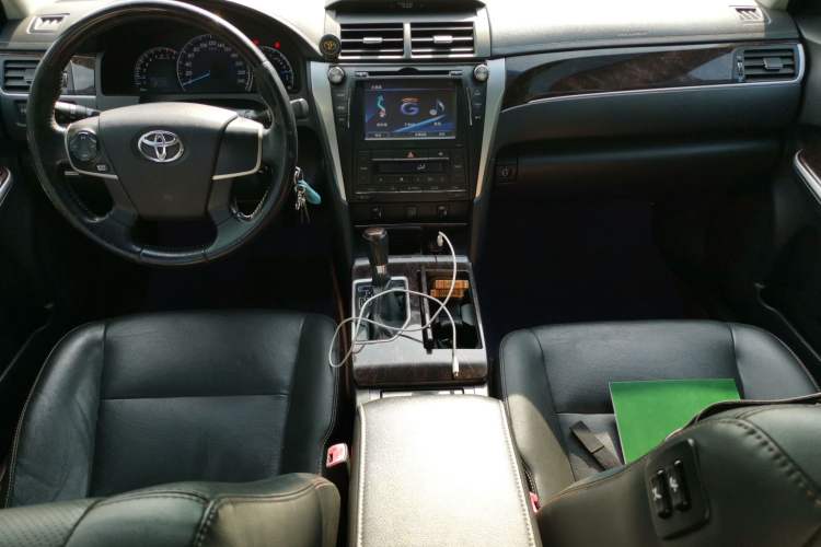 Used Toyota Camry 2016 2.0G 10th Anniversary Leading Edition Center Console